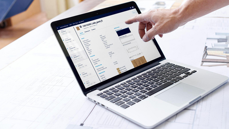 无论员工是在进行工作准备、生产还是在客户现场组装：通过“数字订单文件夹”，每个人都可以实时访问有关各个订单的所有信息。 