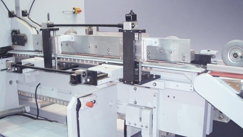 Tension-free infeed system with improved stability