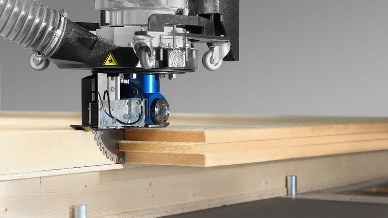 The large sawing tool with HSK chuck enables extremely precise processing of soft wood fiber insulation panels.