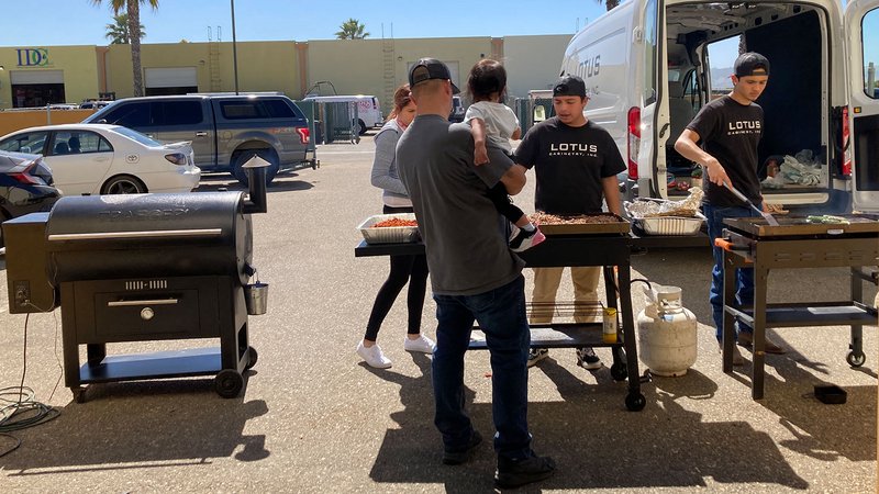 Life and work go hand in hand in the multi-generational company. After the workshop on factory planning with SCHULER Consulting, a barbecue was served, which our team was very happy about.