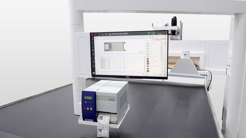 Manuelles Etikettieren mit Schwenkarm