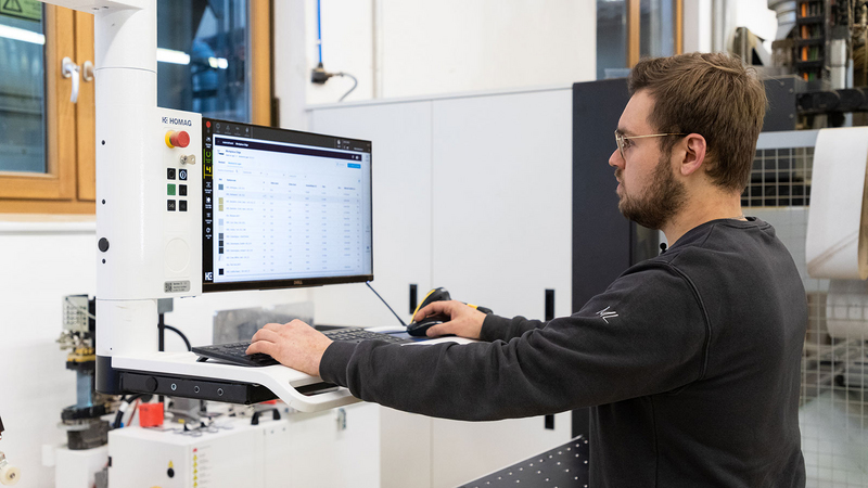 The interaction between the edgeband assistant and the HOMAG machine provides further advantages when it comes to clear edgeband management. 