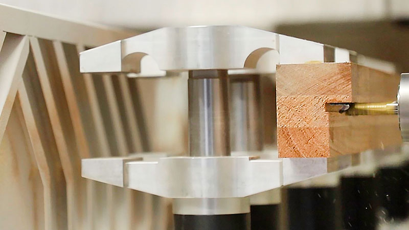 The perfect combination for meeting these requirements is the combination of tesa + S800/900 clamping technology. 