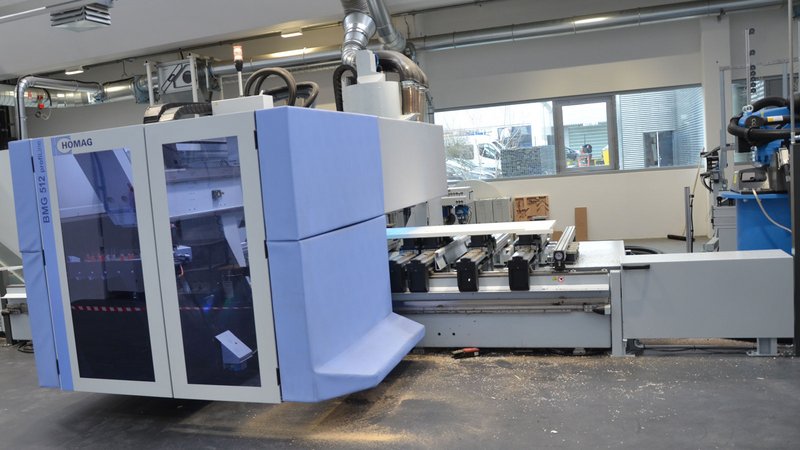 The heart of the CNC cell is the BMG 512 profiLine processing center. This has a modular design and was configured in accordance with customer wishes.