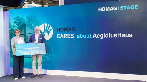 Scheckübergabe Aegidius-Haus