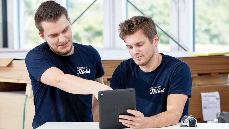 Our innovative technology, as part of the “Predictive Diagnosis” product, and continuous developments enable even faster assistance for users, always based on the latest safety technologies.