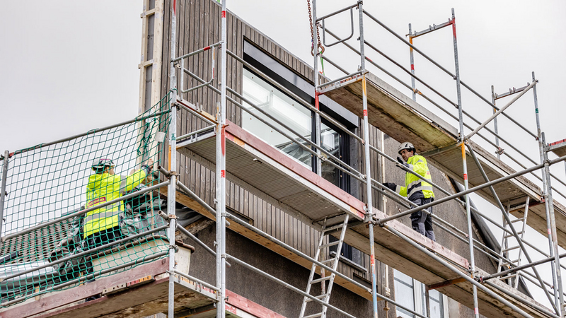 Danke der hohen Genauigkeit der vorgefertigten Elemente funktioniert die Monateg schnell und einfach. Copyright: Jannis Wiebusch