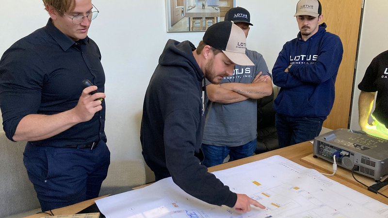 In the joint project, the current production at Lotus Cabinetry Inc., CA was optimised and a new production was planned. The ideal layout can be implemented in several steps.