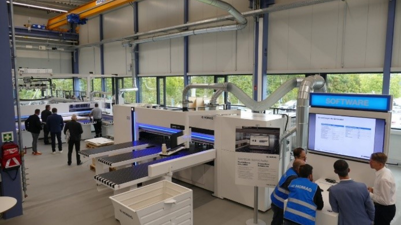 Auch der persönliche Austausch zwischen den Besuchern und den HOMAG Experten kam nicht zu kurz