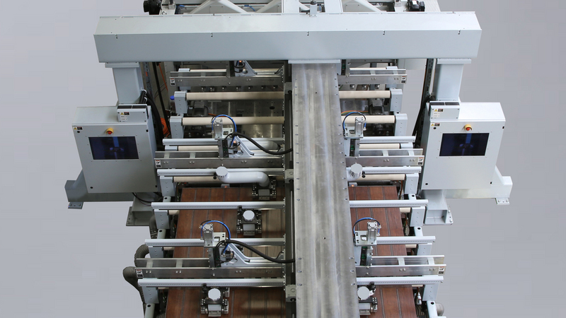 FSL 480 – cascade-type arrangement of saw units – also similar to the shape of a Christmas tree, precisely cut the panels into strips from outside to inside. 
