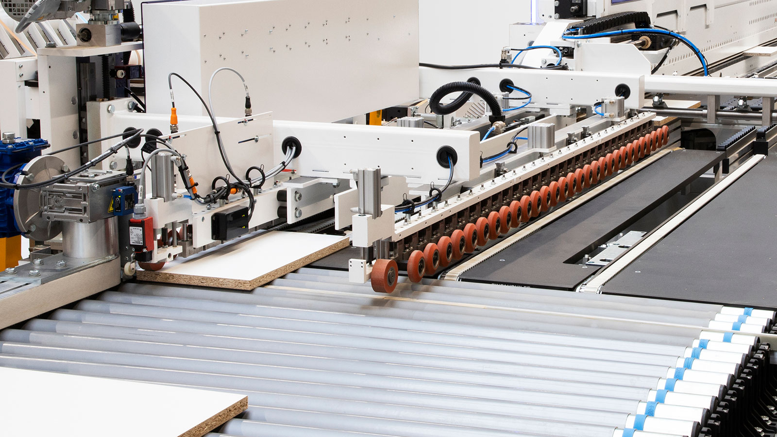 Werkstückzuführsystem WZ14 an EDGETEQ S-500